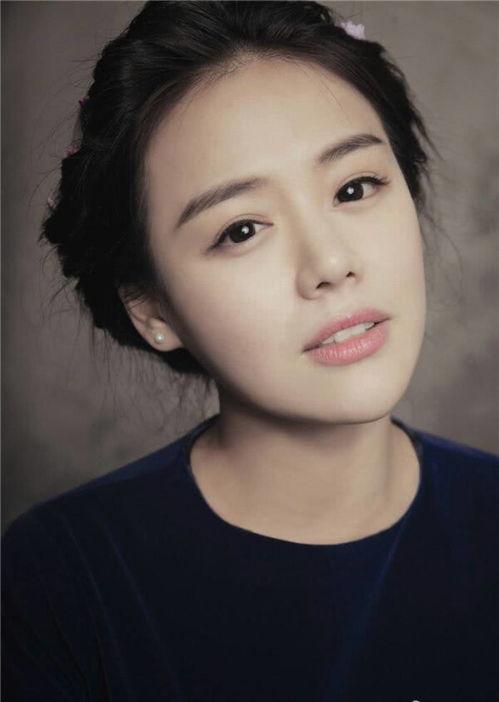 马思纯吃瓜微笑视频,这是什么神仙表情？