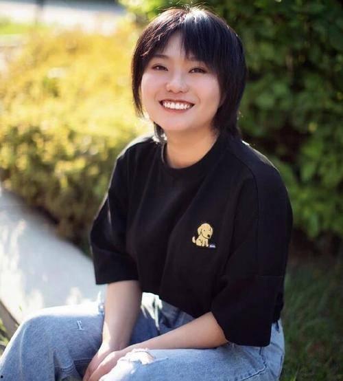 李雪琴前男友吃瓜视频,揭秘背后真相