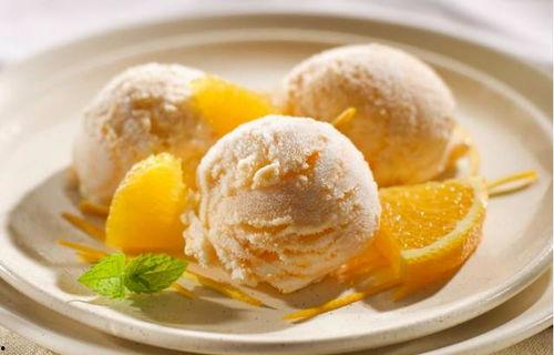 外国小哥吃哈密瓜雪糕视频,甜蜜滋味引发全球热议