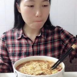 买瓜吃的小妹是谁啊视频,揭秘“买瓜吃的小妹”视频背后的热门人物