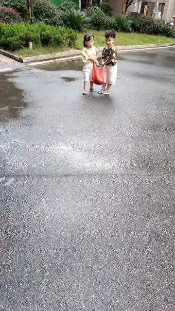 路上买瓜吃视频,瓜农现场展示新鲜美味瓜果