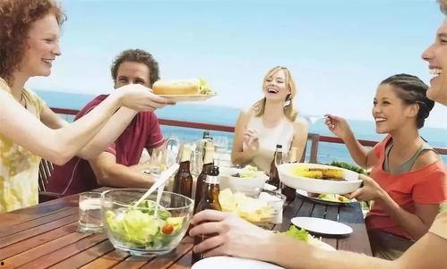 老头给师太吃哈密瓜视频,师太与老头的甜蜜时光