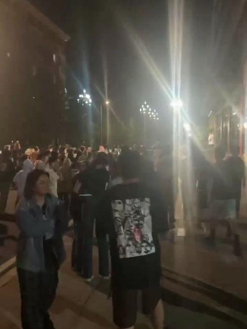 吃瓜跨国情侣视频,吃瓜群众见证跨国爱情