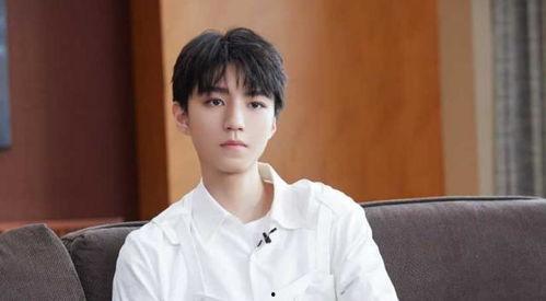 深夜吃瓜王俊凯视频大全,王俊凯吃瓜视频大全，笑料连连！