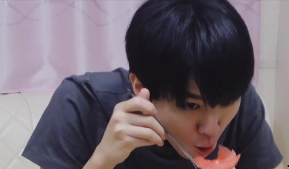 深夜吃瓜王俊凯视频大全,王俊凯吃瓜视频大全，笑料连连！