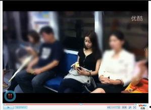 美女被吃瓜围攻视频,美女被围攻视频引发热议