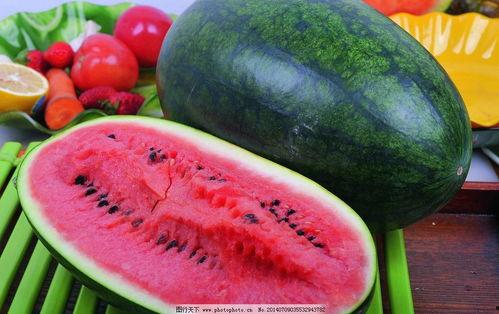 吃瓜撒盐瓜会更甜吗视频,吃瓜撒盐，瓜果甜度大提升的秘密！