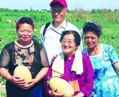 中国大妈吃瓜缅甸视频,吃瓜视频引发热议