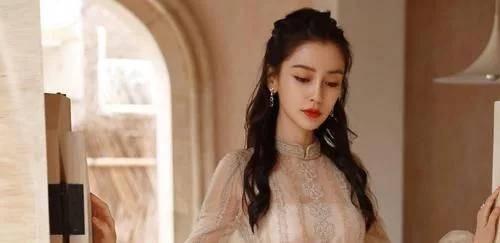 杨颖吃瓜看戏图片大全视频,捕捉明星日常趣味瞬间