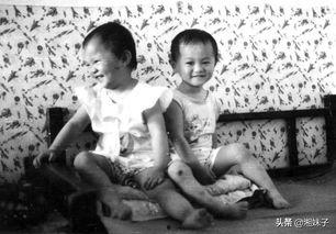 双胞胎姐弟吃瓜视频播放,这对萌娃太可爱了！