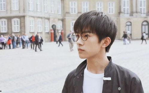 易烊千玺默默吃瓜简介视频