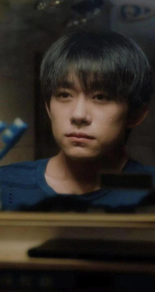 易烊千玺默默吃瓜简介视频