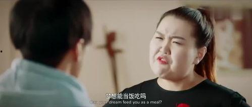 男子暗中拍视频吃瓜情侣闹矛盾,吃瓜群众围观情感纠葛