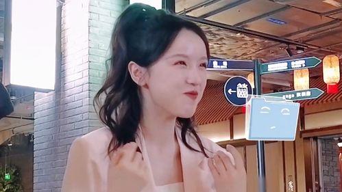 万嘉欣吃瓜少女是谁呀视频,网络红人的崛起之路