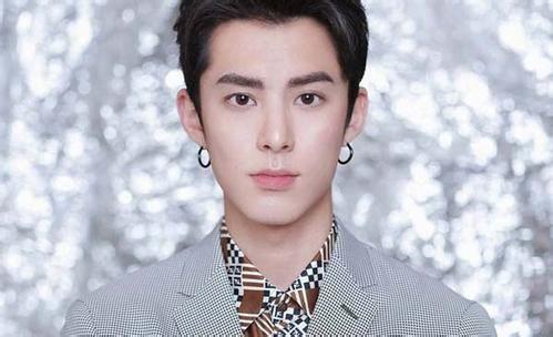 王鹤棣的女友吃瓜视频,恋情细节引热议