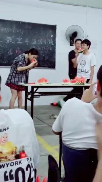 唐山女老师吃瓜视频