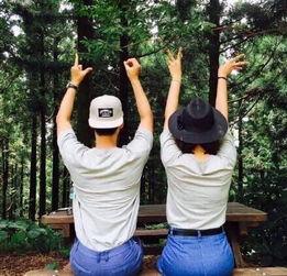 吃瓜男女拍照姿势视频