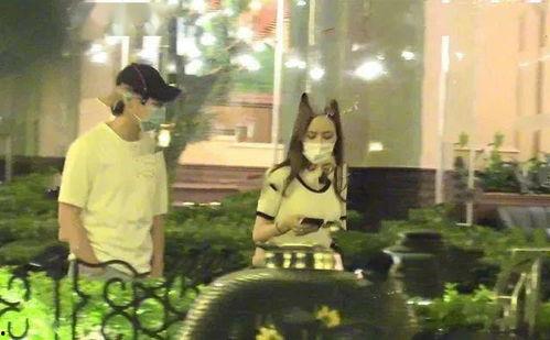 五一旅游女孩吃瓜视频播放,揭秘网红美食背后的故事