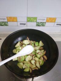 吃瓜厨房丝瓜做法大全视频,厨房里的吃瓜盛宴