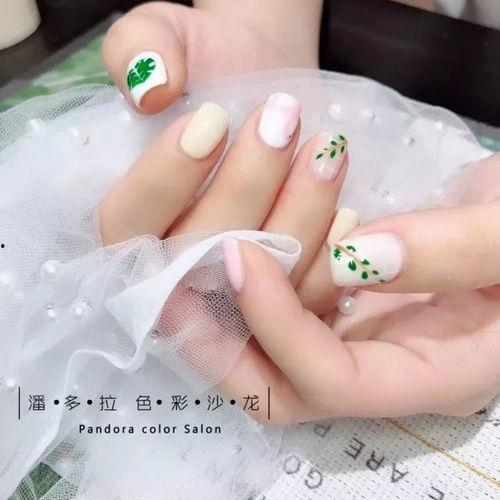 吃瓜男生做美甲视频