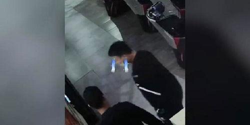 缉毒现场吃瓜群众视频,吃瓜群众镜头记录惊险瞬间