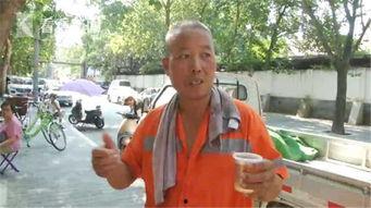 路人吃瓜比武视频,一招定胜负！